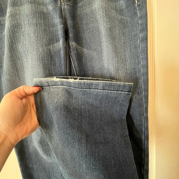 White House Black Market Designer Darker Wash Distressed Jeans Women’s size 4 - Picture 7 of 15